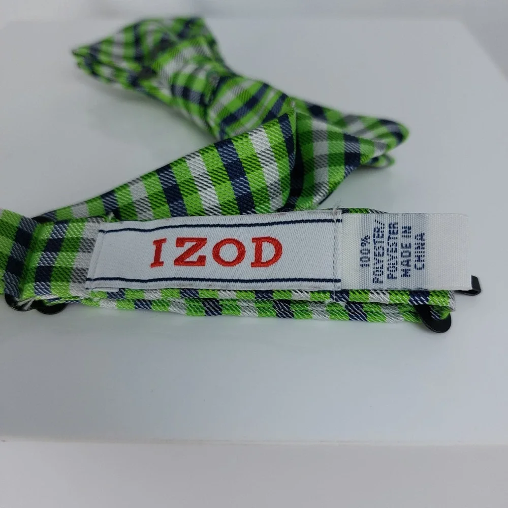 IZOD Pretied Youth Bowtie Green Blue Plaid Adjustable 8